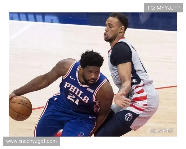 恩比德虽坐板凳却见证队友逆转精彩时刻贡献25分7篮板5助攻致敬登哥